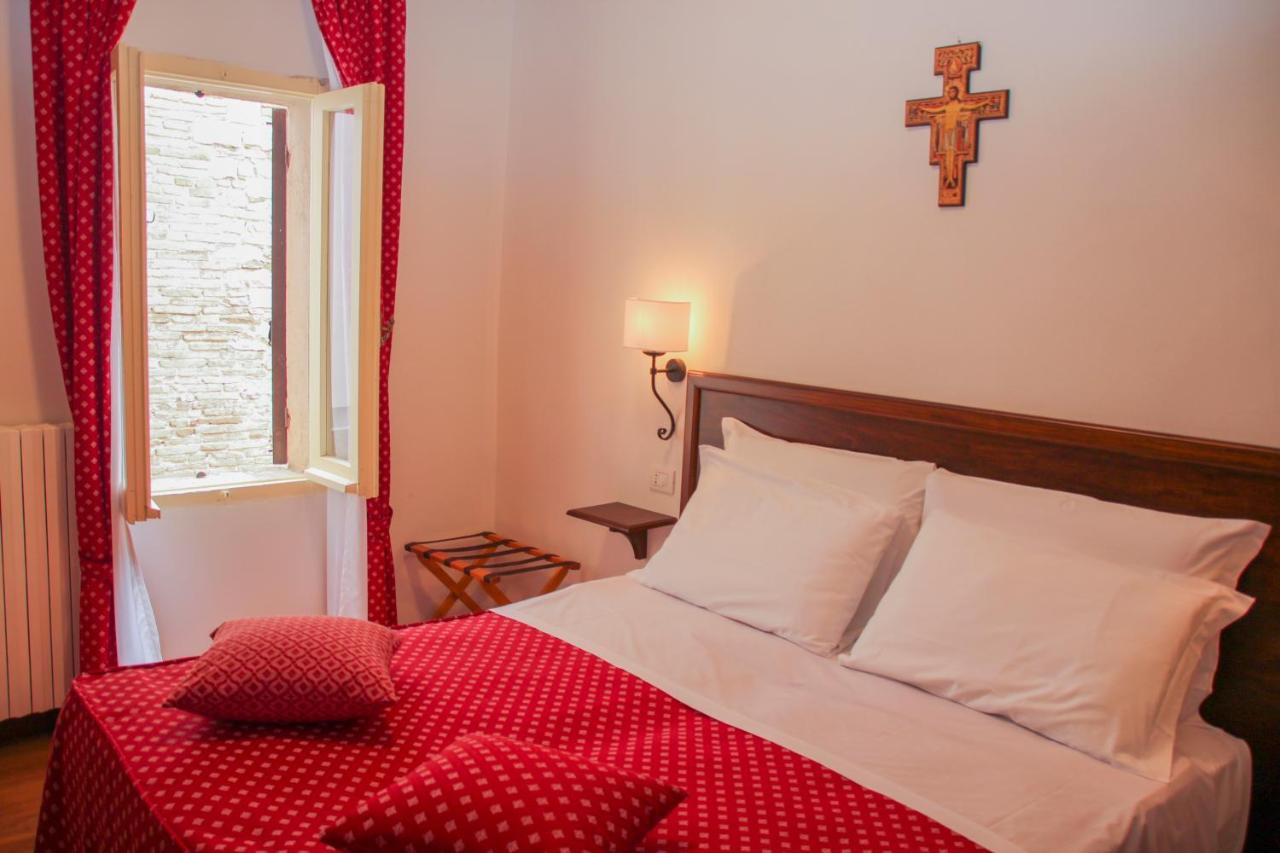 Hotel Pax Assisi Bagian luar foto