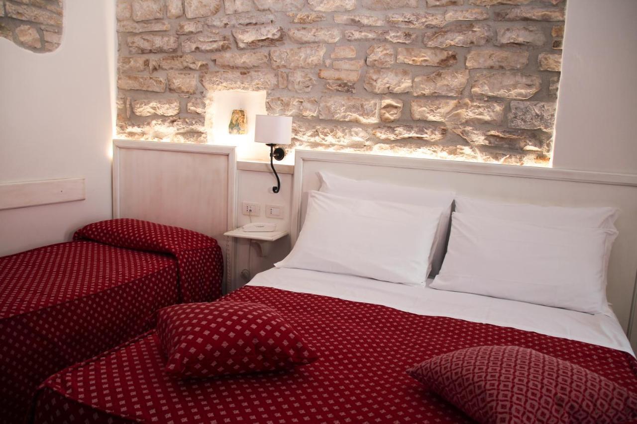 Hotel Pax Assisi Bagian luar foto