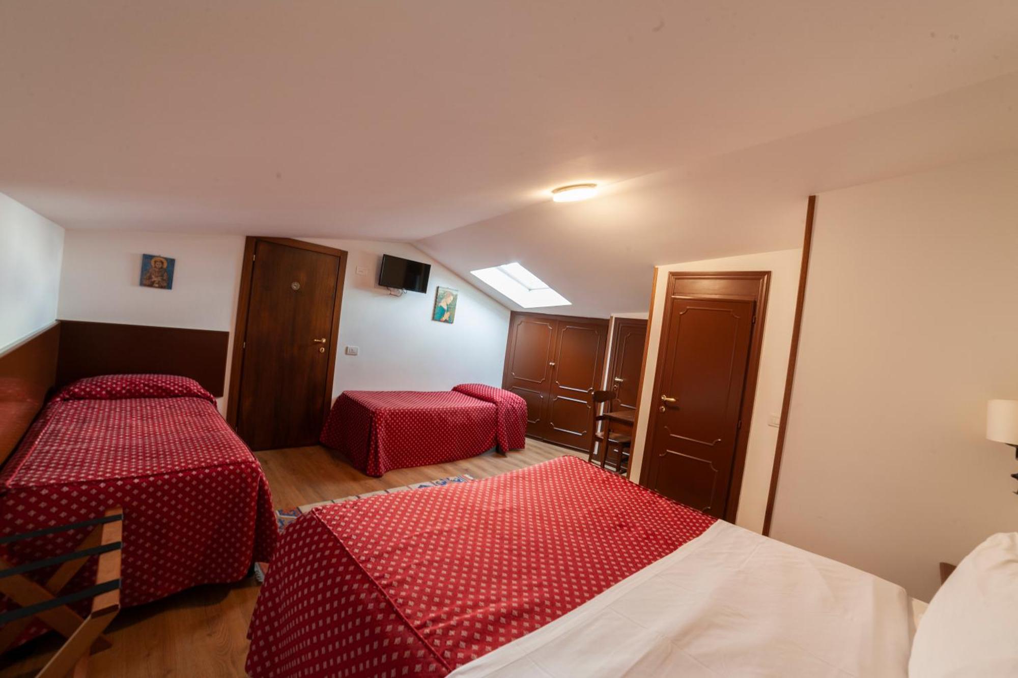 Hotel Pax Assisi Bagian luar foto