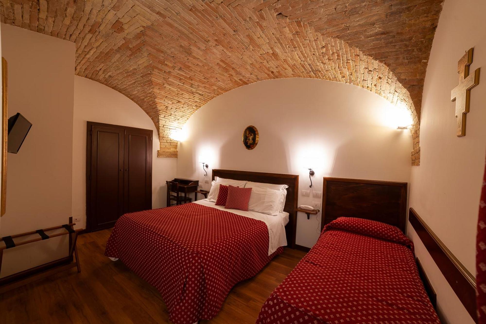 Hotel Pax Assisi Bagian luar foto