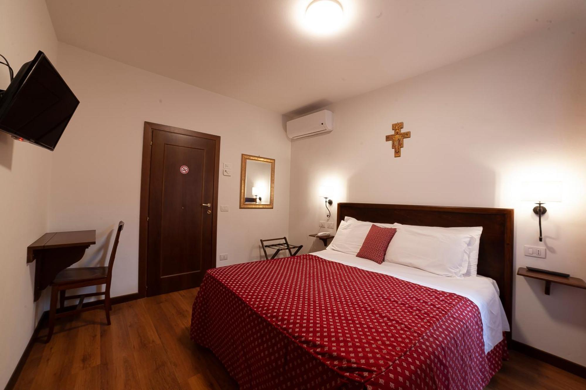 Hotel Pax Assisi Bagian luar foto