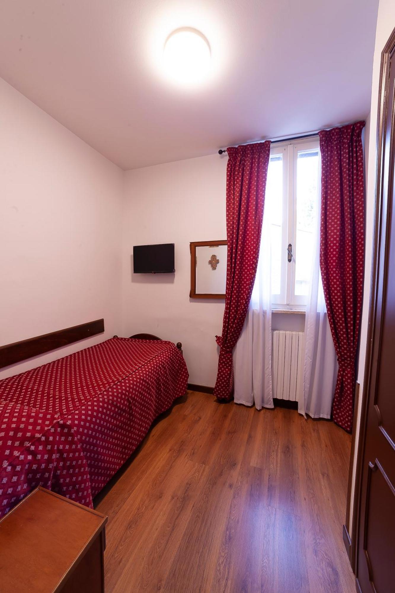 Hotel Pax Assisi Bagian luar foto