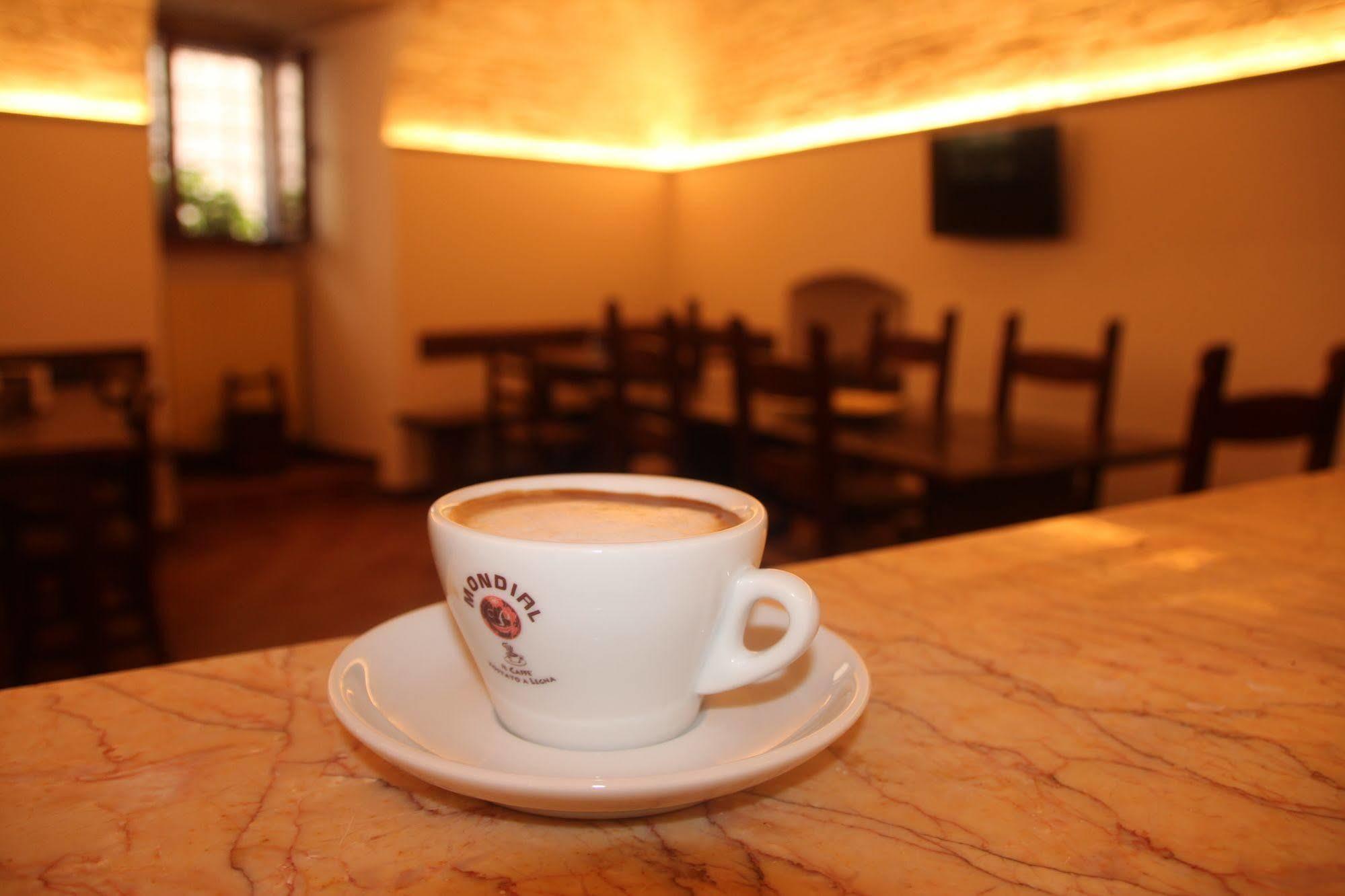 Hotel Pax Assisi Bagian luar foto