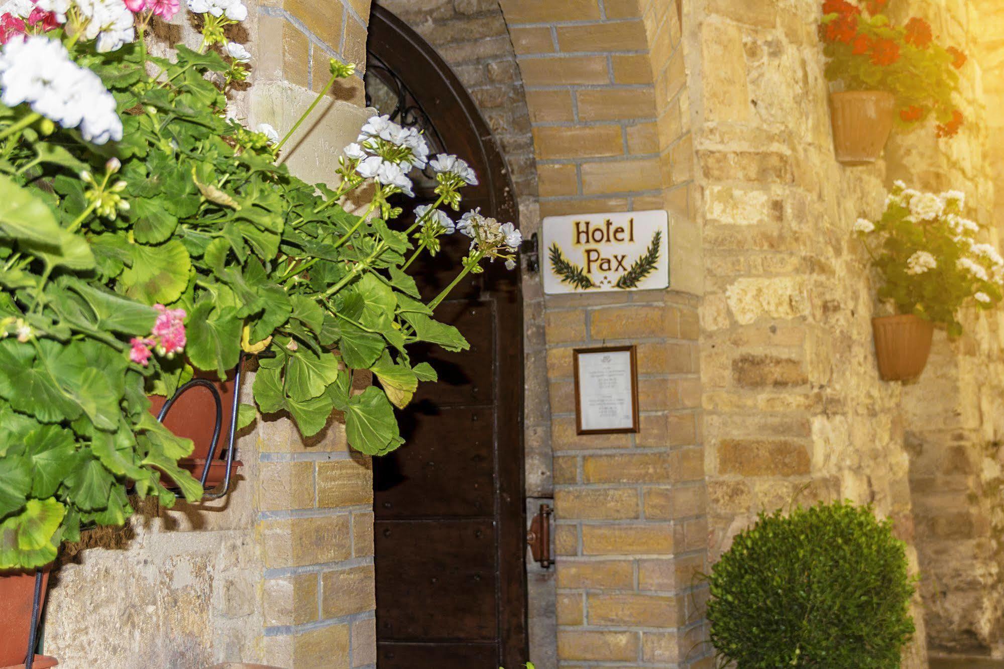 Hotel Pax Assisi Bagian luar foto